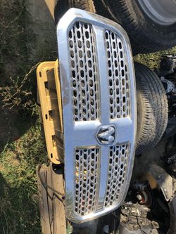RAM 1500 Front Grill  Laramie 