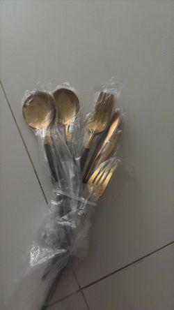 24 Utensils Black And Gold