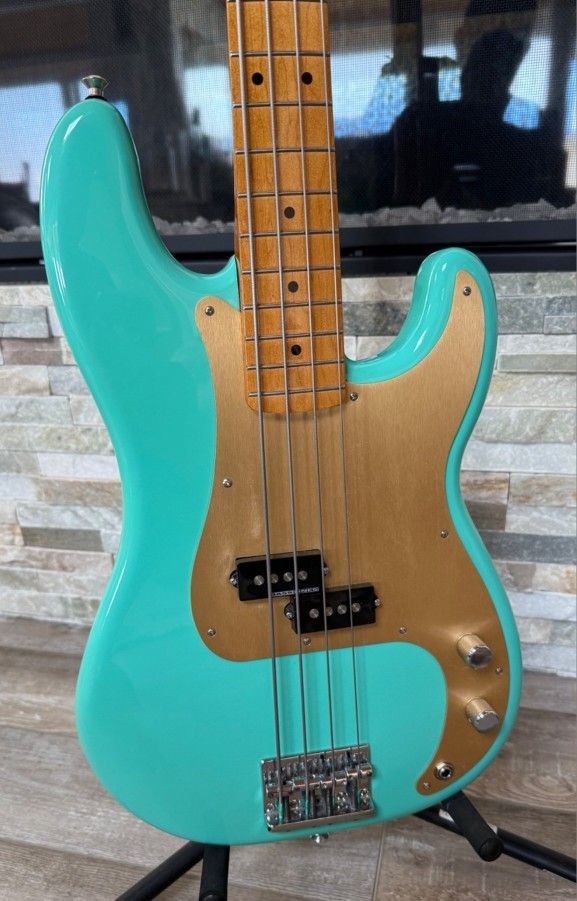 22 FENDER VINTERA II 50s P BASS UPGRADED/GIGBAG