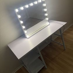 VANITY DESK WITH MIRROR 
