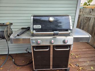 Weber grill (3 burners, propane)
