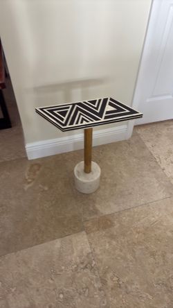 Accent table