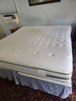 FREE King size Sealy Posturepedic pillow top set
