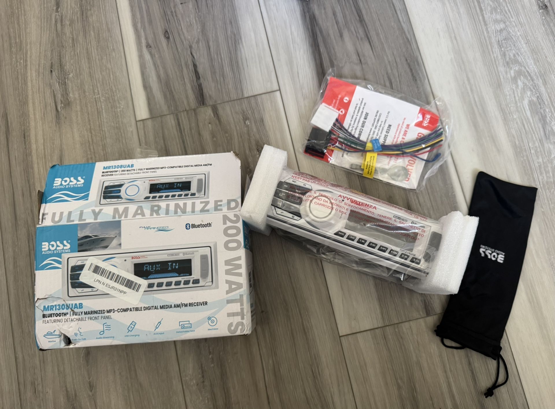 BOSS Audio Systems MR1308UAB Marine Receiver - Weatherproof, Bluetooth Audio, USB, SD, MP3, AM/FM, Aux-in, No CD Player, White, 8.50in. x 8.50in. x 4.