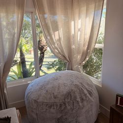 jumbo beanbag (lounge chair)