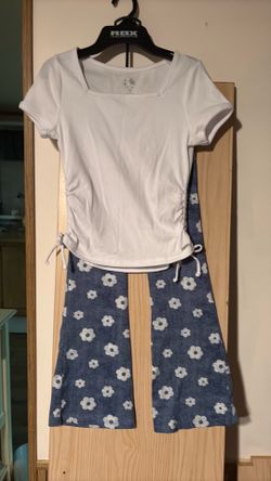 Young girls out-fits