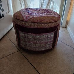 Beautiful Decrative Foot Stool Good Condition. 