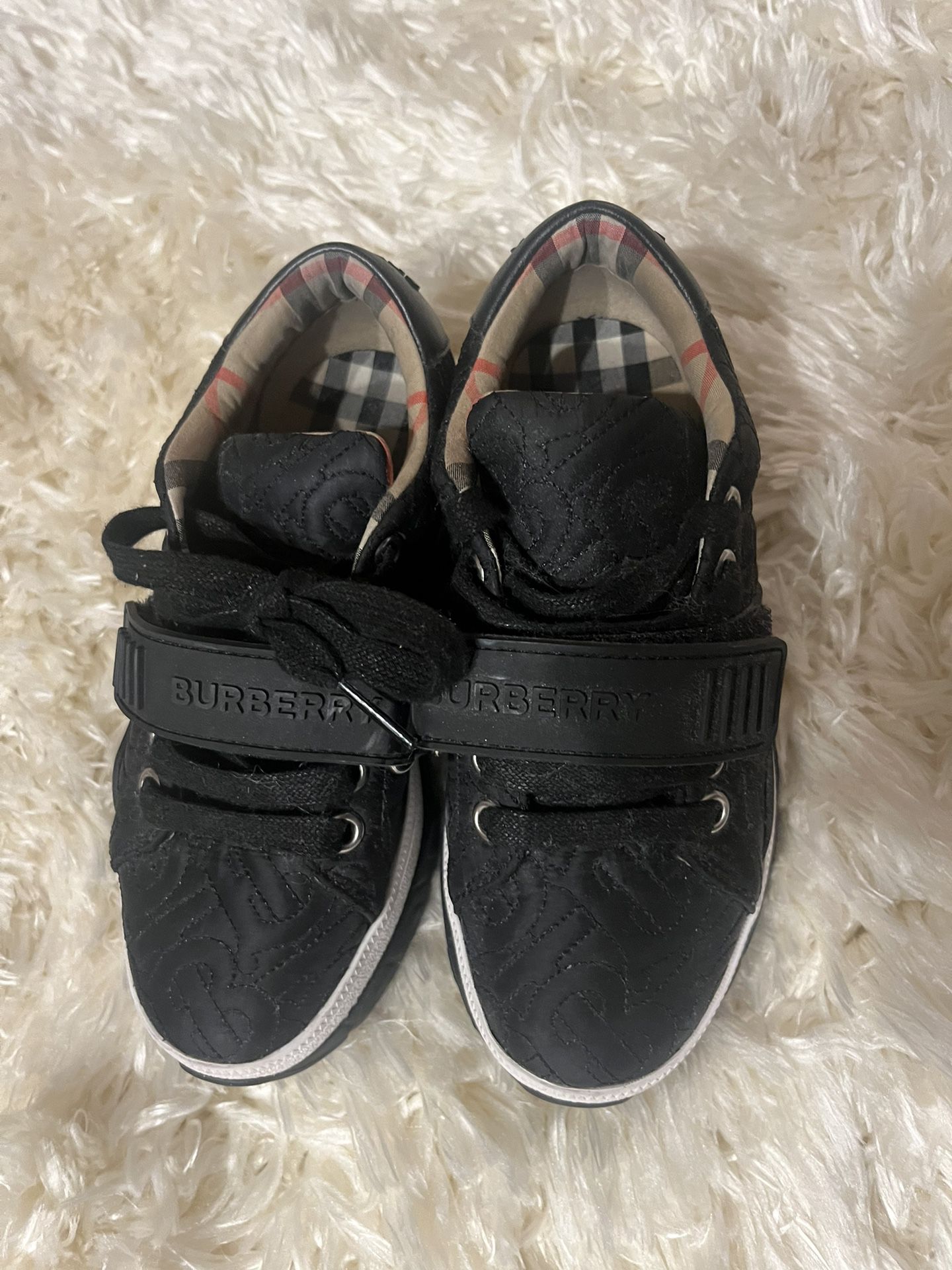 Toddler Boys Burberry Shoes In Size 30