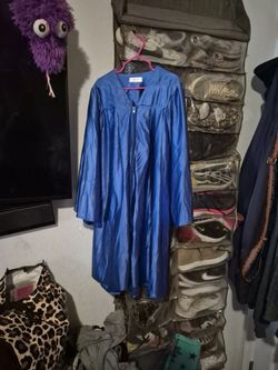 CHILDRENS GRADUATION GOWN/ CHIOR ROBE