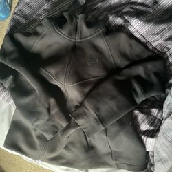 medium black nike tech fleece 