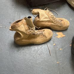 Military boots 10
