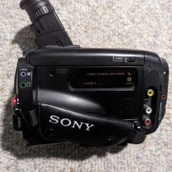 Sony Handycam CCD-TR83 8mm Camcorder (Selling As Is ) $25 