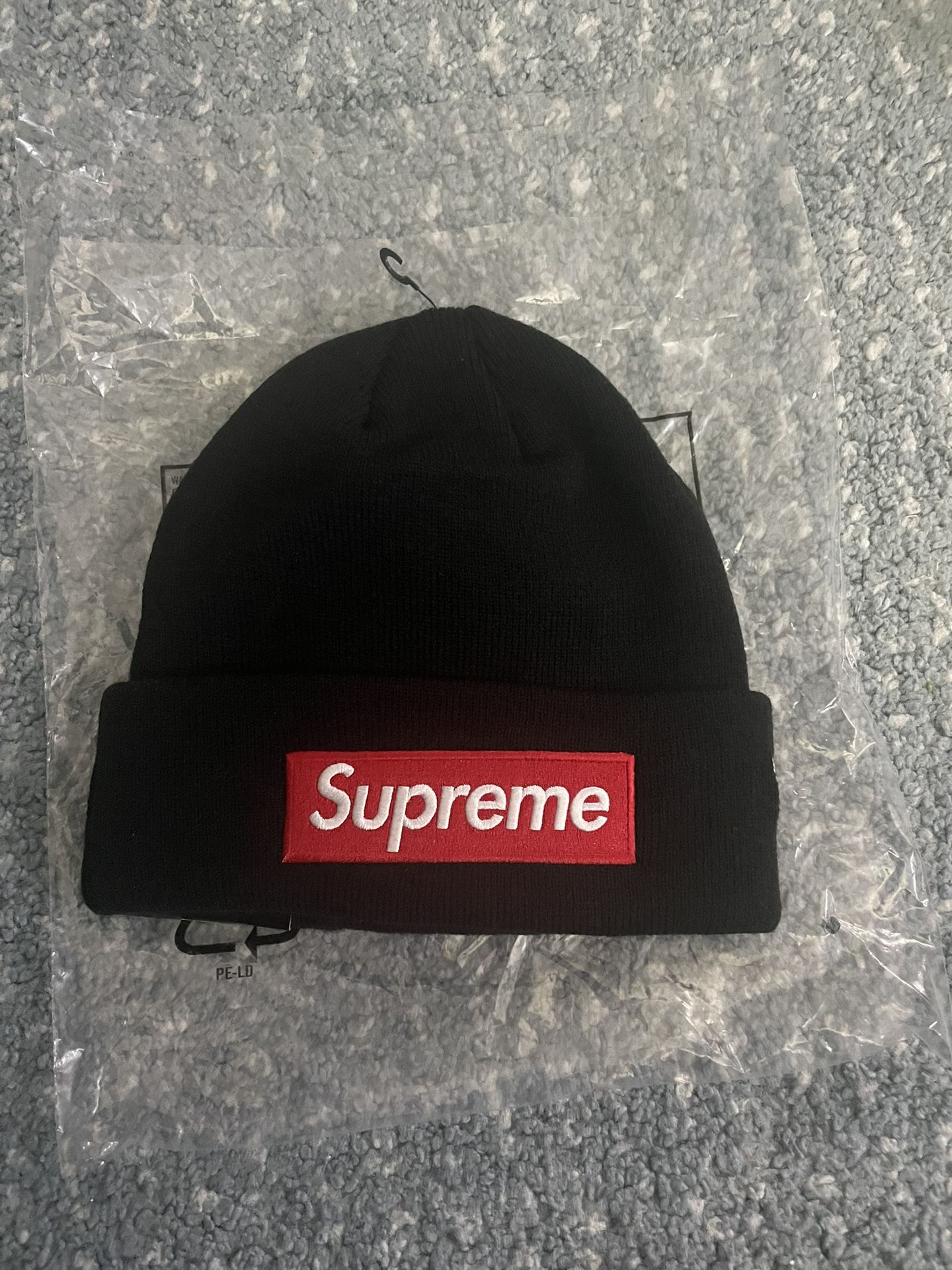 supreme box logo beanie fw22 for Sale in Queens, NY - OfferUp