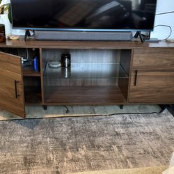 60 Inch tv Stand With Lots Of Storage 