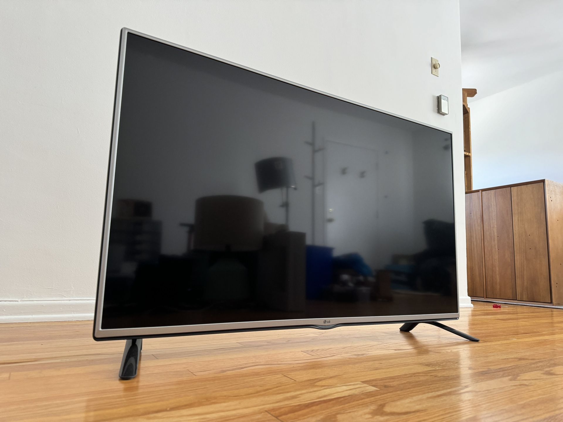 LG 49LF5500 49-Inch LED TV