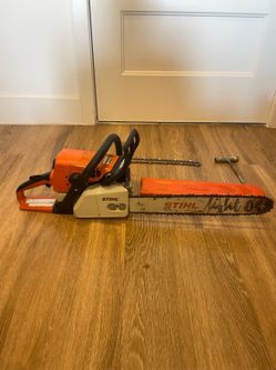 Stihl MS 250 18” Gas Chainsaw w/ Extra Chain & Tool