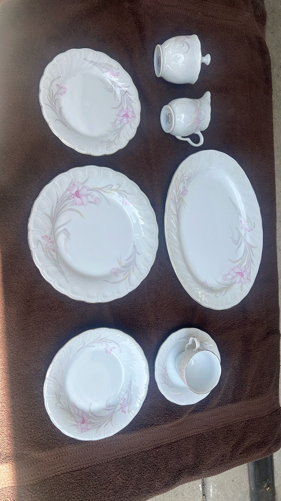 Brand New Fine China (45 Piece)