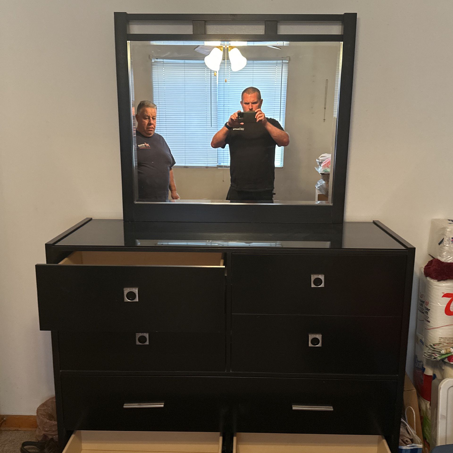 Black Dresser Shinny With Mirror