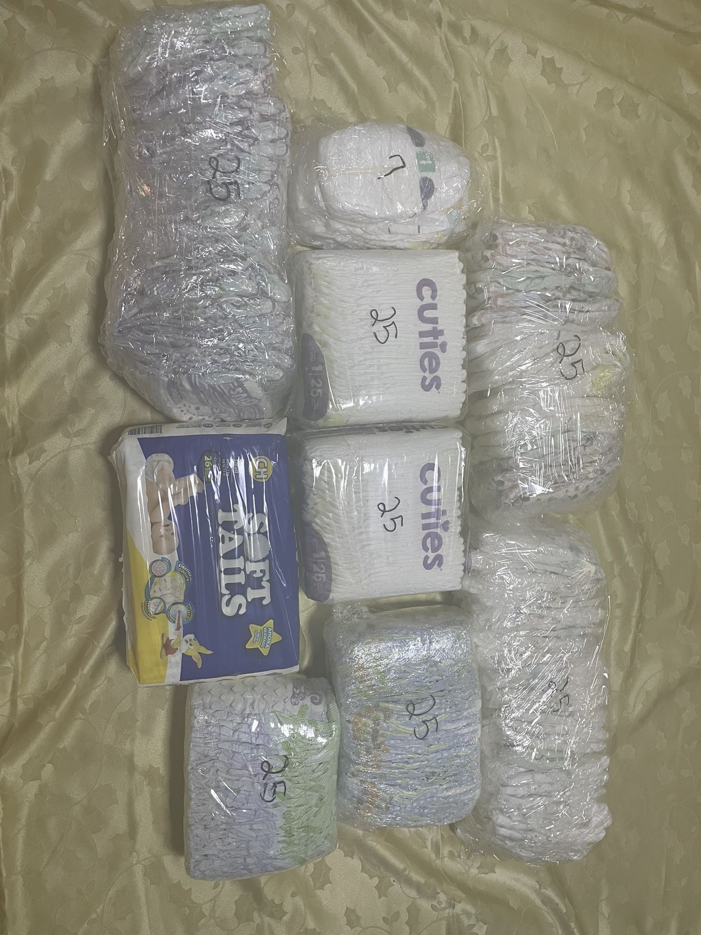 Size 1 Baby Diapers Lot Of 208 Huggies -Pampers And Cuties And Soft Tail Brands