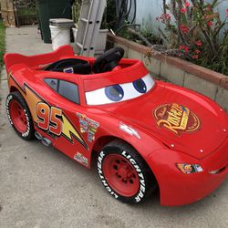 Power Wheels Disney Pixar Cars 3 Lightning McQueen Ride-On