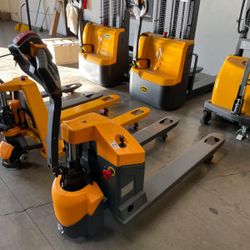 BRAND NEW ELECTRIC PALLET JACK 