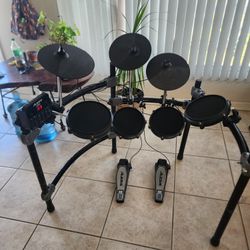 ALESIS TURBO/ ROLAND STAND