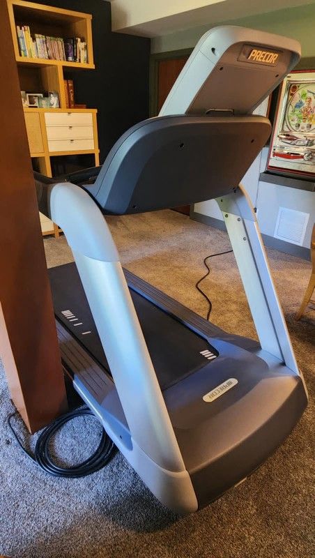 Precor-TRM-811-Treadmill