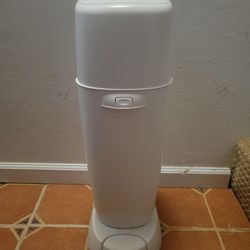 Diaper Genie Complete Diaper Pail – Odor Locking, Hands-Free Disposal