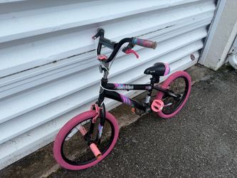 Kent Bicycles 18 inch Girl's Black Pink Sparkles Kid Bike for Ages 6-9. Works great!