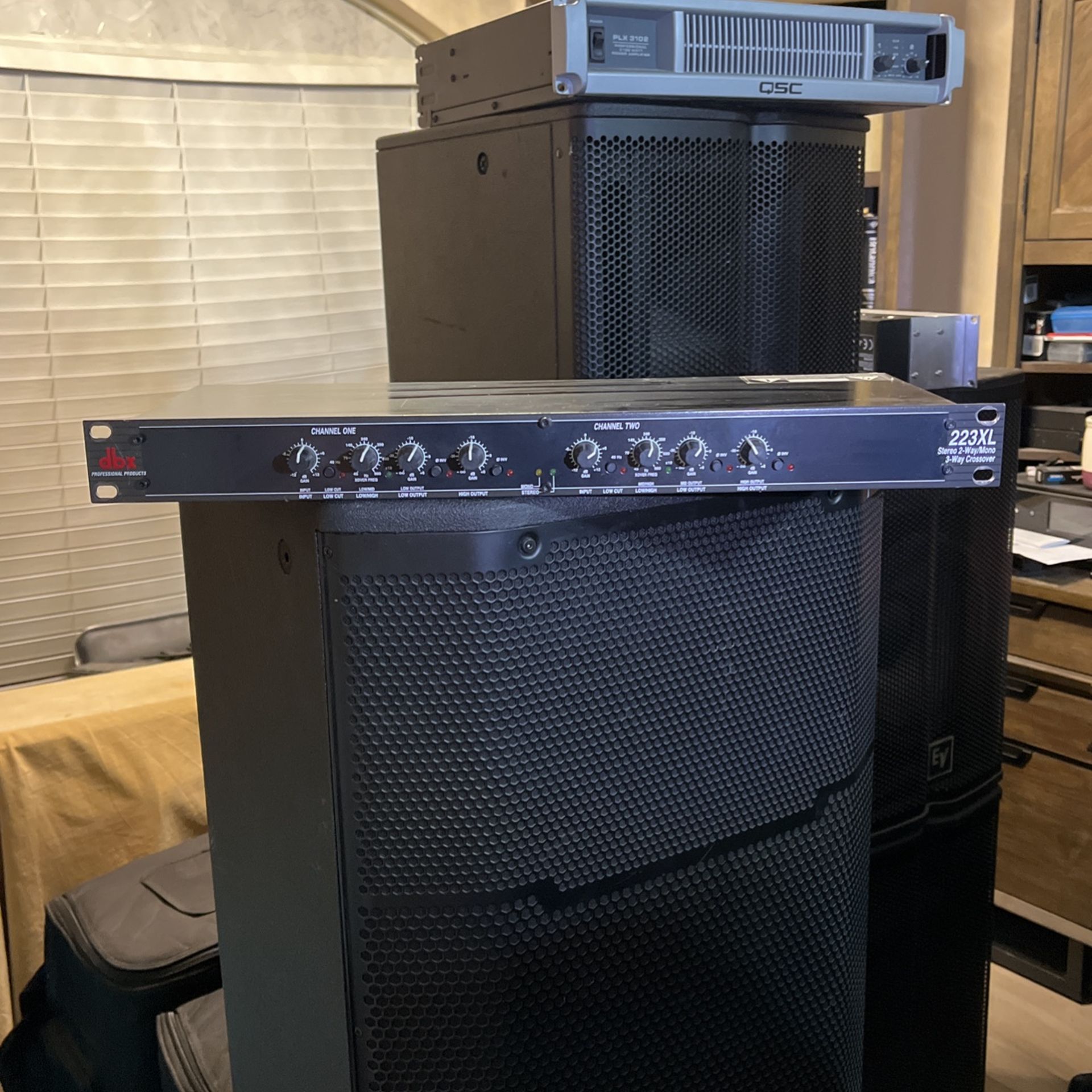 DBX 223XL 2 Way Stereo