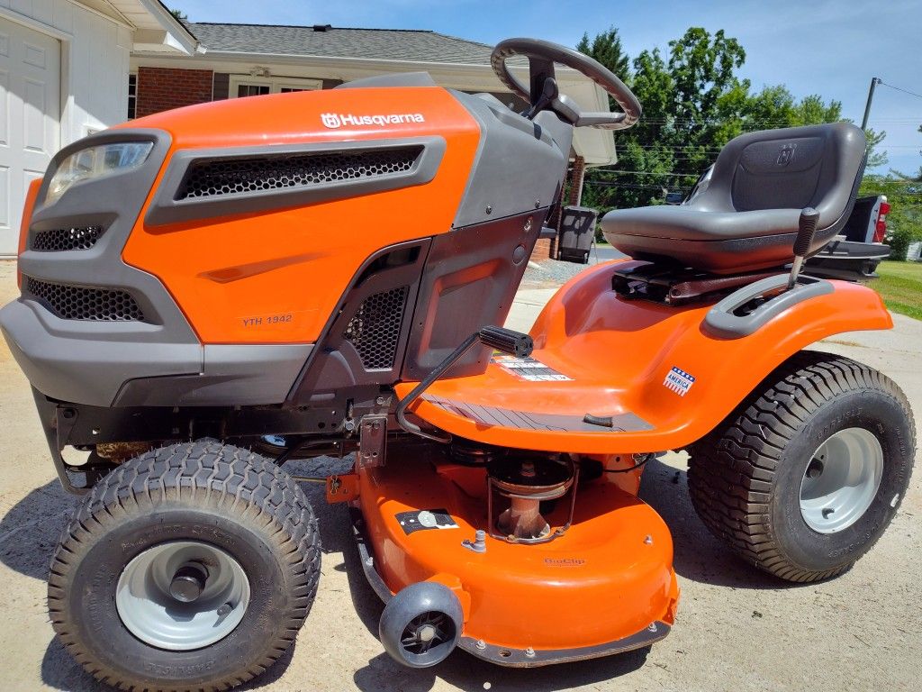 Husqvarna Riding Lawnmower 42" Mower
