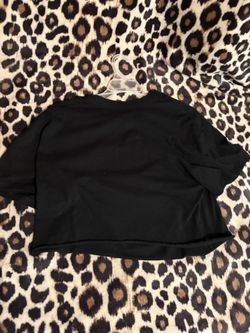 Black cropped tshirt