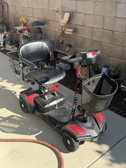Drive Medical HX5 9JP-4 Scooter. SEE PICTURES