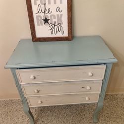 Cute Stand With Drawers 