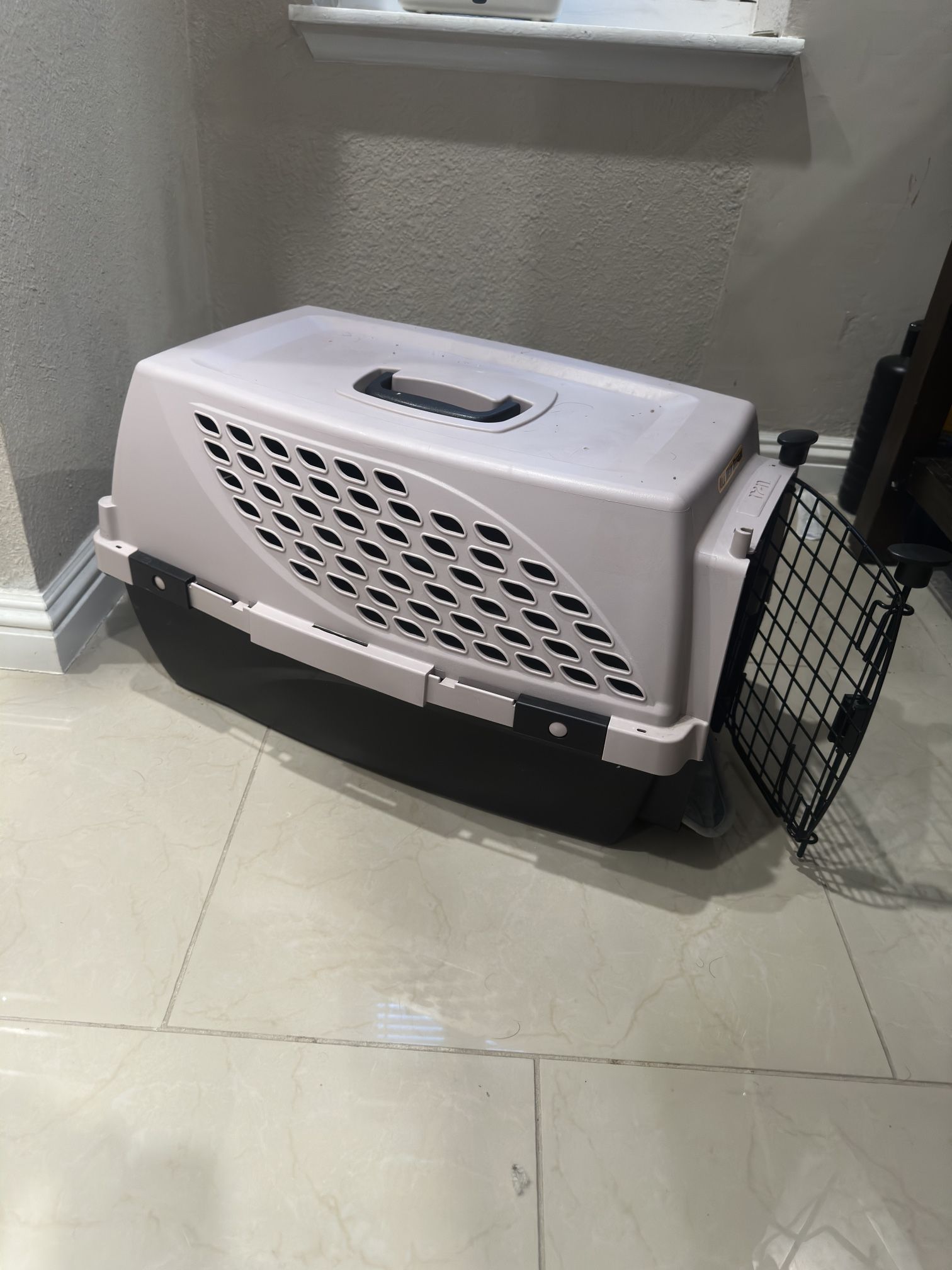 Hard Shelf Pet Carrier