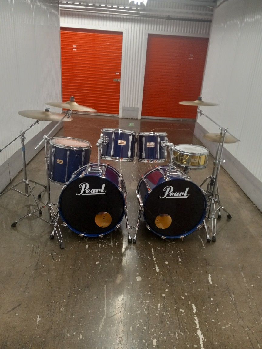 VINTAGE 90s PEARL MAPLE 6 PIECE (22-22-16-15-13-12) TWO DW 5000 PEDAL AND ZILDJIAN AVEDIS CYMBALS...14"HI HAT/15" CRASH/18"MEDIUM CRASH AND 21"RIDE...