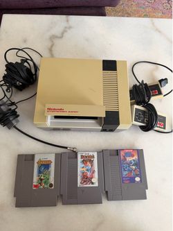 Nintendo NES Bundle – Console, 2 Controllers, Mega Man 3, Castlevania + Castlevania III