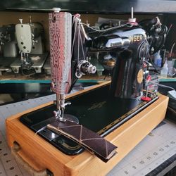 Vintage Singer 201-2 Sewing Machine 1940