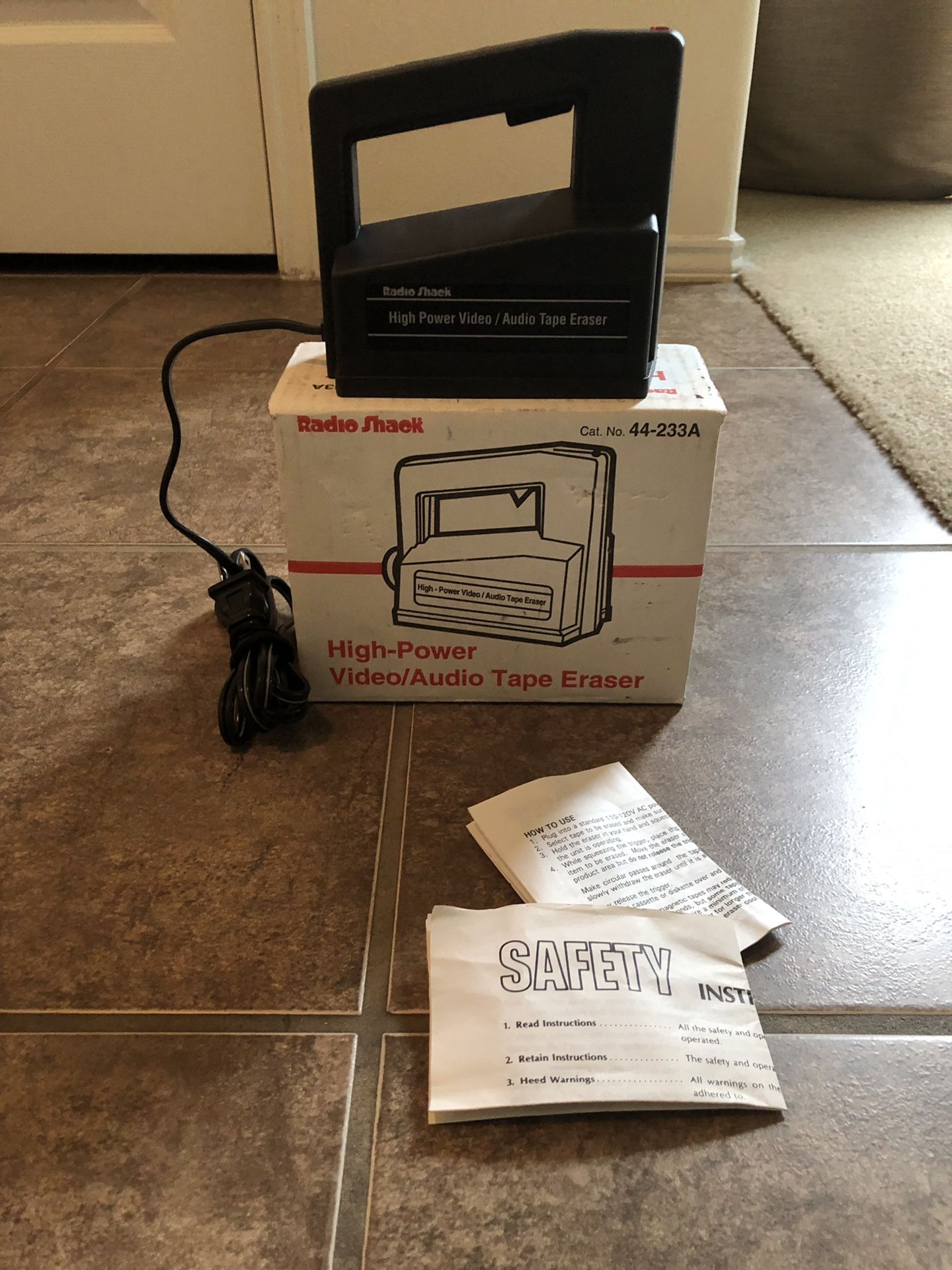 Radio Shack Tape Eraser 44233 Audio Video Visual Floppy Disks VHS 8mm