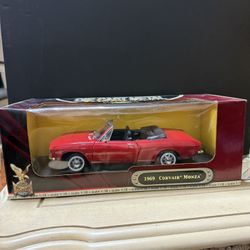 1/18 1969 Chevrolet Corvair Monza Convertible Red Road Signature | New