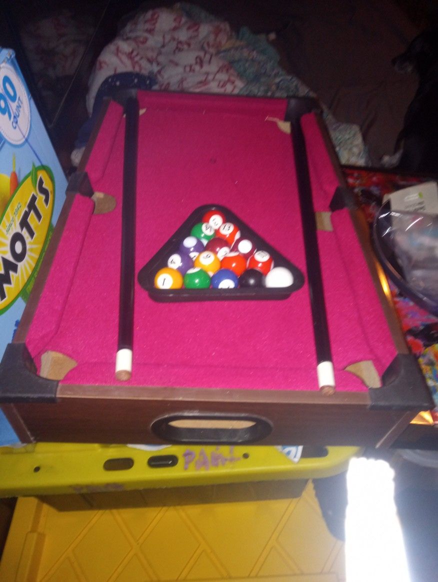 Pool Table And Stick Exc