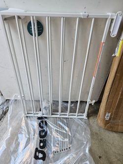 Babelio White Metal Baby Safety Gate