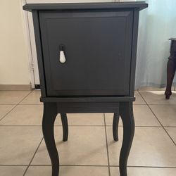 End Table w/Cabinet