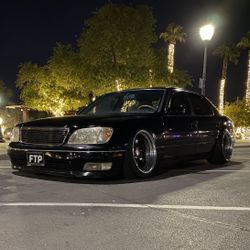 2000 Lexus LS 400