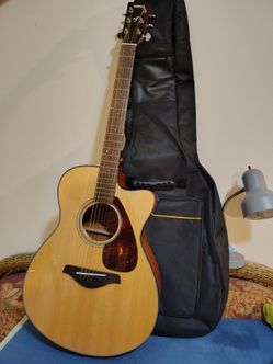 Yamaha FSX700SC acoustic/electric guitar W/new gig bag