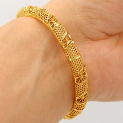 Elegant Hollow-out Bangle Bracelet For Women.