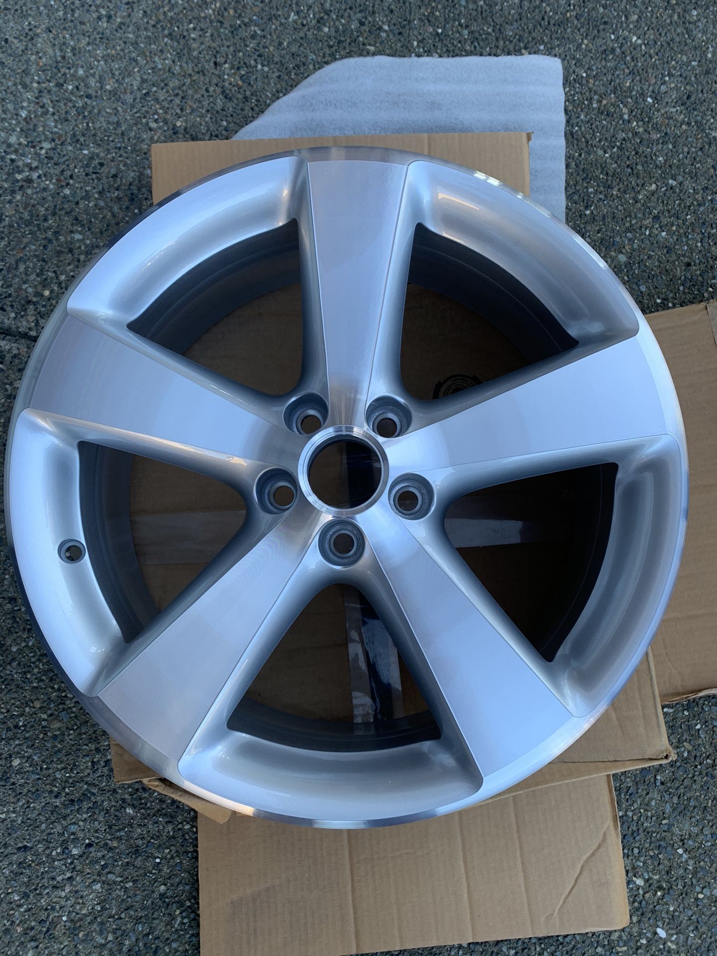 VW Beetle 17” OEM wheel