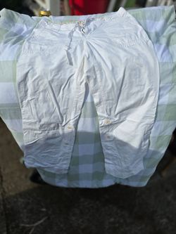 Old Navy White Cropped Cargo Capri Pants – Y2K Coastal Summer Style