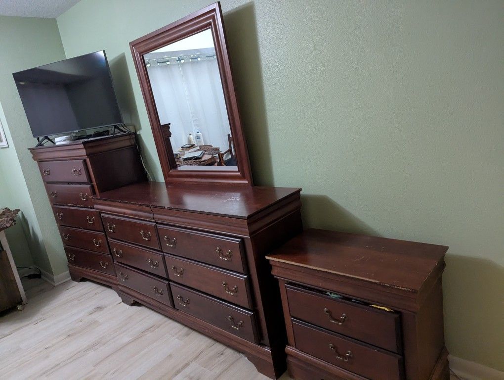 Solid Wood 6 Drawer Dresser With Mirror And Night Stand