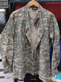 Tru-Spec Military Jacket, Light Cargo Several Packets Pockets.
Color: Camouflage
Size: L Large-Long
Height: From 71 to 75
Chest: From 41 to 45